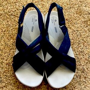 EUC Clark’s Cloudsteppers Sandals